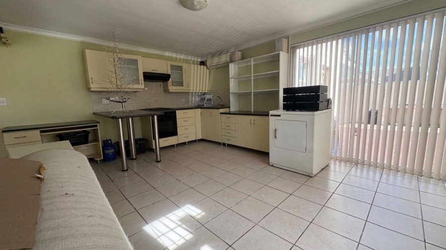 5 Bedroom Property for Sale in Sandbaai Western Cape